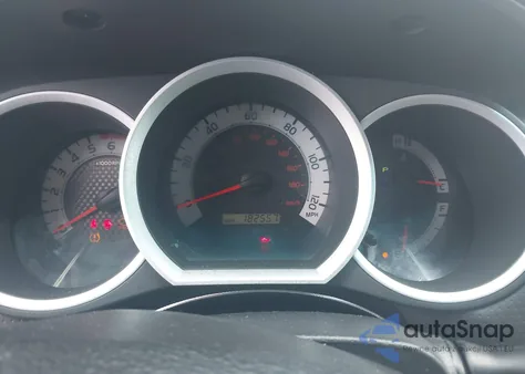 2011 Toyota Tacoma Base V6 z USA, uszkodzony, nr VIN 3TMLU4EN1BM077652